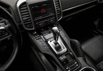 Подержанный автомобиль Porsche Cayenne 2014 года (26 фото)