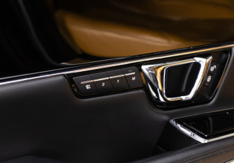 Подержанный автомобиль Jaguar XJ 2016 года (88 фото)