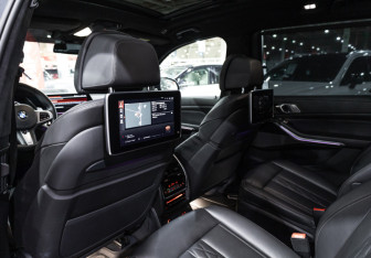 Подержанный автомобиль BMW X7 2020 года (15 фото)