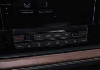 Подержанный автомобиль Volkswagen Touareg 2018 года (21 фото)