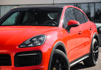 Подержанный автомобиль Porsche Cayenne 2019 года (2 фото)