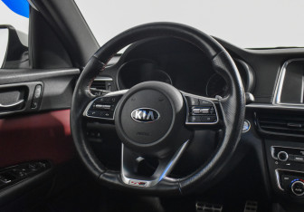 Подержанный автомобиль Kia Optima Sedan 2019 года (15 фото)