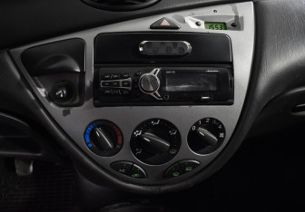 Подержанный автомобиль Ford Focus Sedan 2004 года (16 фото)