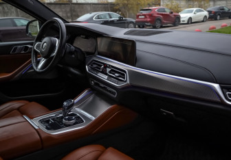 Подержанный автомобиль BMW X6 2021 года (10 фото)