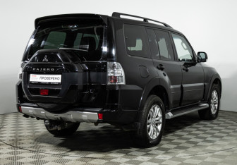 Подержанный автомобиль Mitsubishi Pajero 2017 года (5 фото)