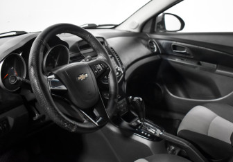 Подержанный автомобиль Chevrolet Cruze Sedan 2011 года (9 фото)
