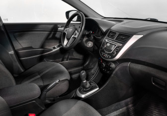 Подержанный автомобиль Hyundai Solaris Sedan 2012 года (13 фото)