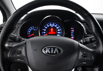 Подержанный автомобиль Kia Rio Sedan 2013 года (17 фото)
