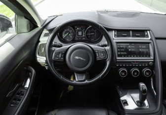 Подержанный автомобиль Jaguar E-Pace 2018 года (15 фото)