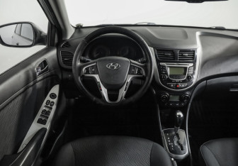 Подержанный автомобиль Hyundai Solaris Sedan 2012 года (11 фото)