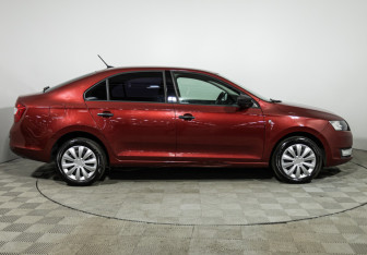 Подержанный автомобиль Skoda Rapid Liftback 2017 года (4 фото)