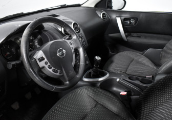 Подержанный автомобиль Nissan Qashqai 2007 года (9 фото)