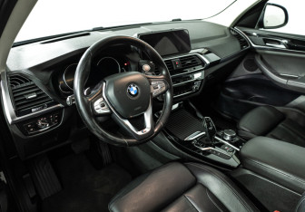 Подержанный автомобиль BMW X3 2018 года (11 фото)