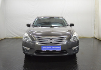 Подержанный автомобиль Nissan Teana 2014 года (2 фото)