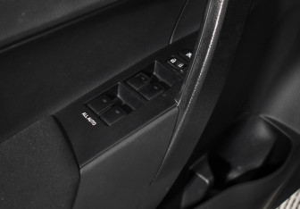 Подержанный автомобиль Toyota Corolla Sedan 2015 года (11 фото)