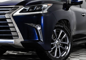 Подержанный автомобиль Lexus LX 2015 года (2 фото)
