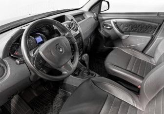 Подержанный автомобиль Renault Duster 2017 года (9 фото)