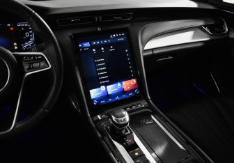 Подержанный автомобиль Hongqi H5 2023 года (15 фото)