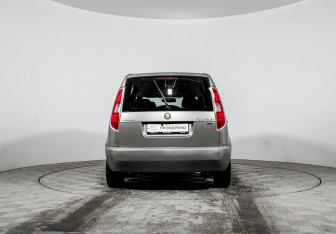 Подержанный автомобиль Skoda Roomster 2008 года (6 фото)