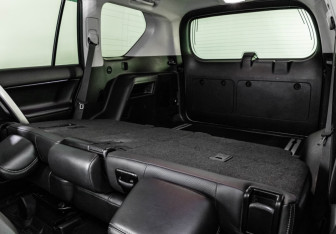 Подержанный автомобиль Toyota Land Cruiser Prado 2021 года (30 фото)