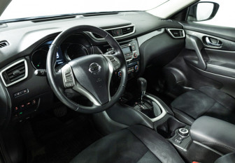 Подержанный автомобиль Nissan X-Trail 2016 года (11 фото)