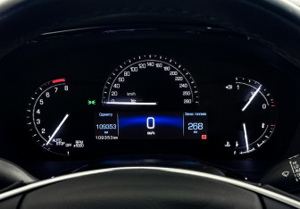 Подержанный автомобиль Cadillac XT5 2017 года (19 фото)