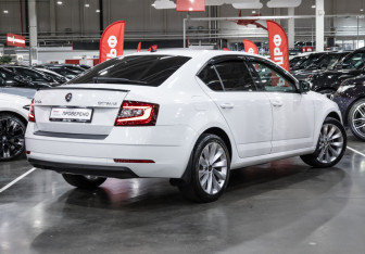 Подержанный автомобиль Skoda Octavia Liftback 2018 года (7 фото)