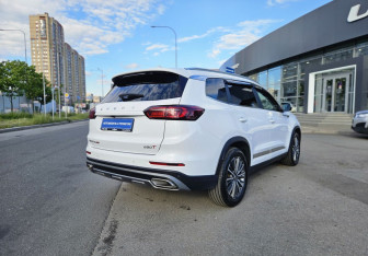 Подержанный автомобиль Chery Tiggo 8 Pro 2023 года (4 фото)