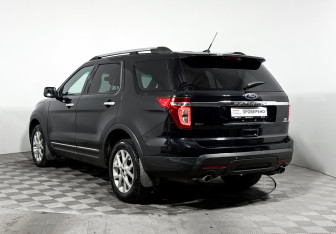 Подержанный автомобиль Ford Explorer 2013 года (7 фото)