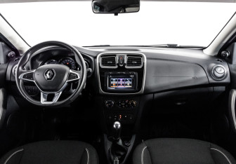 Подержанный автомобиль Renault Sandero 2019 года (10 фото)