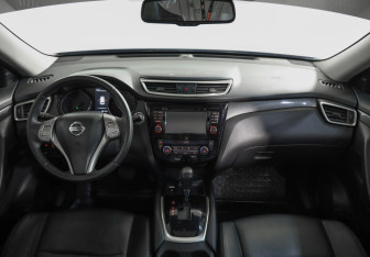 Подержанный автомобиль Nissan X-Trail 2017 года (9 фото)