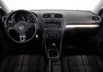 Подержанный автомобиль Volkswagen Golf Hatchback 2012 года (11 фото)