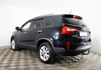 Подержанный автомобиль Kia Sorento 2017 года (7 фото)