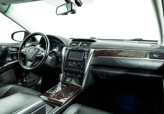 Подержанный автомобиль Toyota Camry Sedan 2017 года (9 фото)
