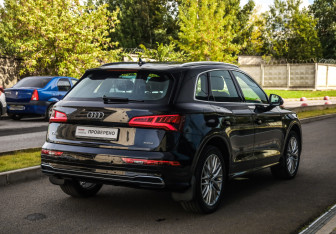 Подержанный автомобиль Audi Q5 2020 года (6 фото)