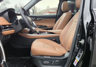 Подержанный автомобиль Changan CS95 2023 года (26 фото)