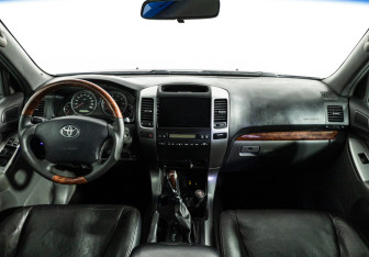 Подержанный автомобиль Toyota Land Cruiser Prado 2006 года (13 фото)
