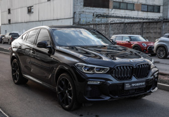 Подержанный автомобиль BMW X6 2020 года (6 фото)