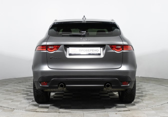 Подержанный автомобиль Jaguar F-Pace 2018 года (6 фото)
