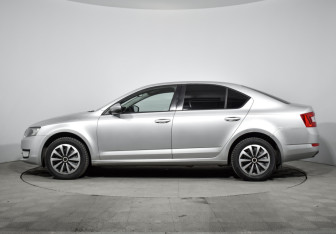 Подержанный автомобиль Skoda Octavia Liftback 2016 года (8 фото)