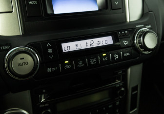 Подержанный автомобиль Toyota Land Cruiser Prado 2011 года (16 фото)