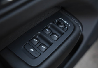 Подержанный автомобиль Volvo XC60 2018 года (18 фото)