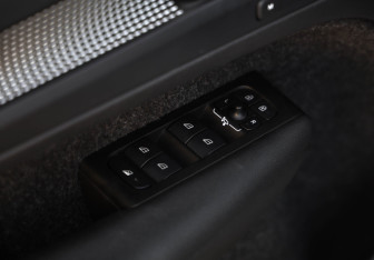 Подержанный автомобиль Volvo XC40 2021 года (24 фото)