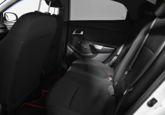 Подержанный автомобиль Kia Rio Sedan 2015 года (12 фото)