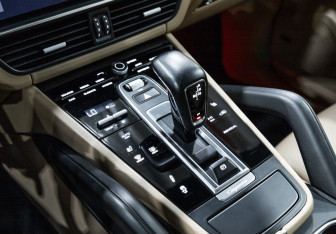 Подержанный автомобиль Porsche Cayenne 2020 года (33 фото)