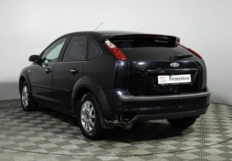 Подержанный автомобиль Ford Focus Hatchback 2006 года (7 фото)