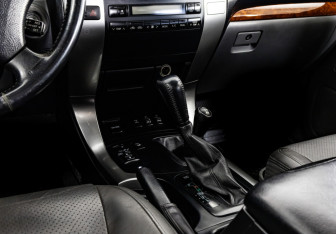 Подержанный автомобиль Toyota Land Cruiser Prado 2003 года (11 фото)