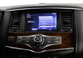 Подержанный автомобиль Infiniti QX80 2014 года (18 фото)