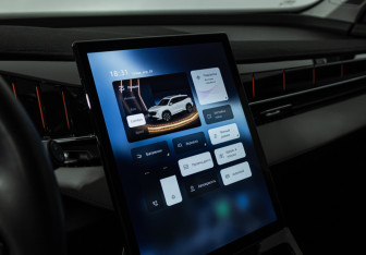 Подержанный автомобиль Geely Atlas 2023 года (18 фото)