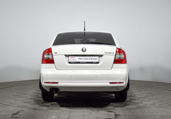 Подержанный автомобиль Skoda Octavia Liftback 2012 года (6 фото)
